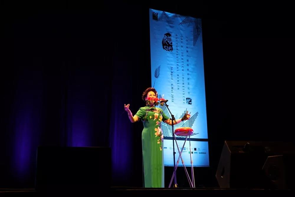 含灯大鼓《一生祝福》 摄   阮佳闻