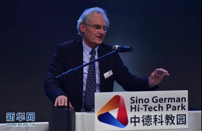 0主要设计师之一孔翰宁在"2019海德堡中国周"中德高科技对话论坛上